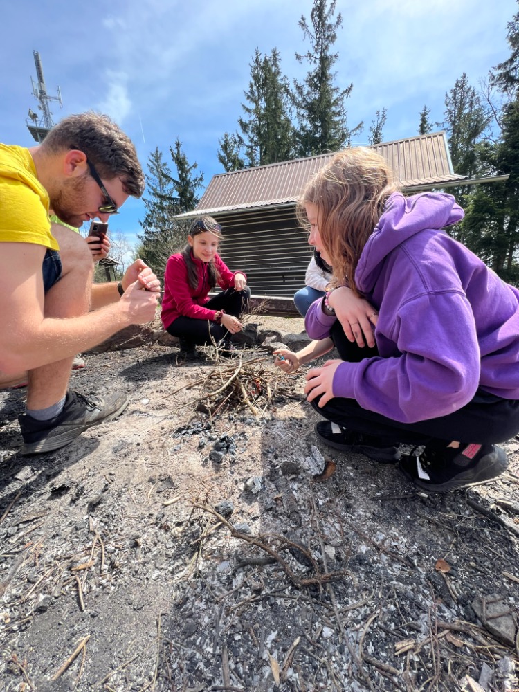 B15 T První jarní ohníček